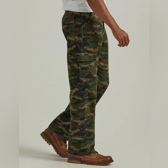 Wrangler Men's Relaxed Fit Fleece Lined Cargo Pant - Picture 3 of 12